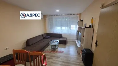 Obývací pokoj; moderní styl, dřevěná podlaha, přirozené světlo