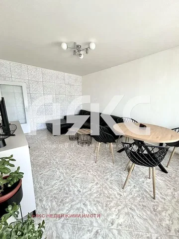 Soggiorno; pavimento in piastrelle, stile moderno