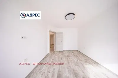 Ostatní; dřevěná podlaha, přirozené světlo