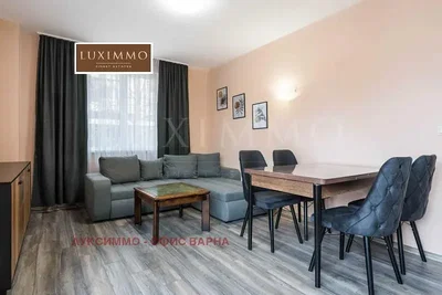 Wohnzimmer; holzboden, moderner stil, tageslicht