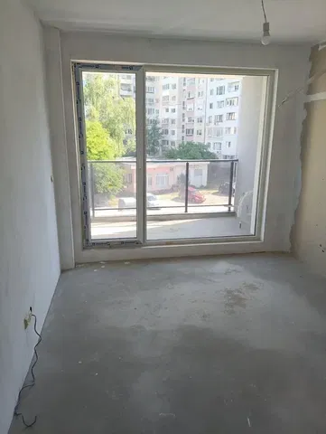 Balcón; vista, necesita renovación, luz natural