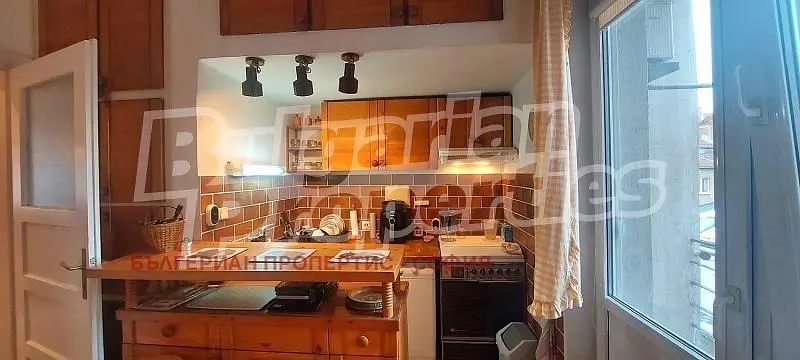 Cuisine; électroménager, lumière naturelle, style moderne