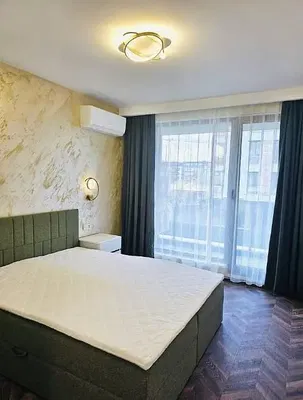 Camera da letto; luce naturale, pavimento in legno