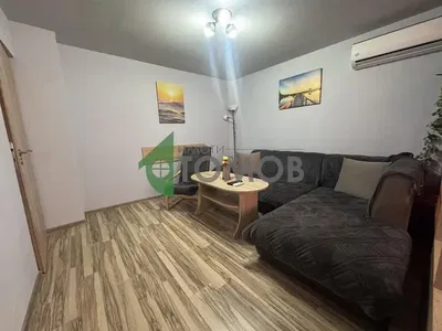 Dnevni boravak; drveni pod, prirodna svjetlost