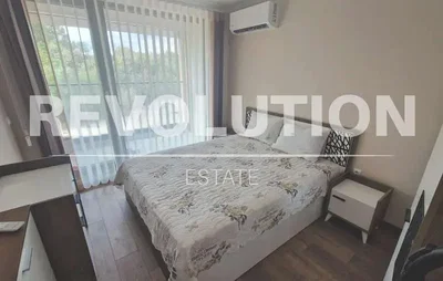 Camera da letto; luce naturale, pavimento in legno