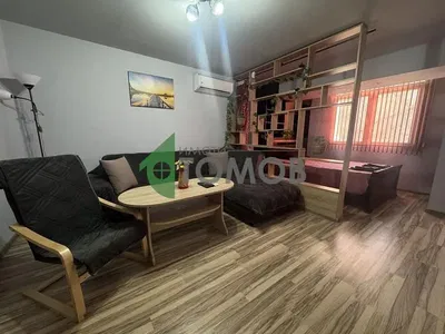 Dnevni boravak; drveni pod, prirodna svjetlost, moderan stil