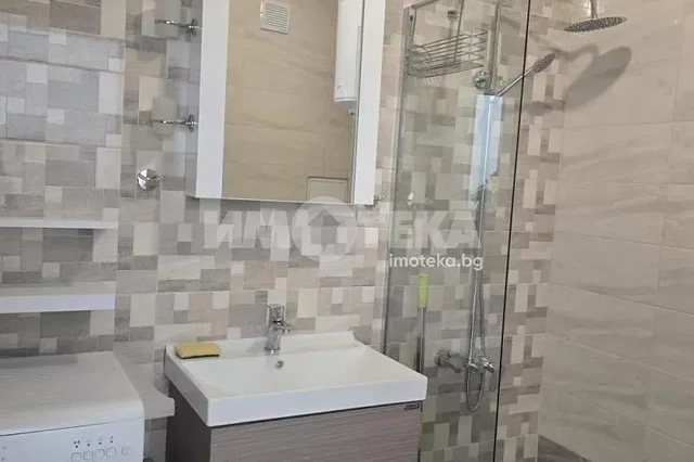 Bagno; pavimento in piastrelle, ristrutturato, luce naturale, stile moderno