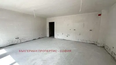 Autre; nécessite rénovation, lumière naturelle