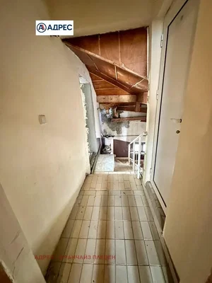 Cave; nécessite rénovation, carrelage