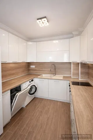 Cucina; elettrodomestici, ristrutturato, pavimento in piastrelle