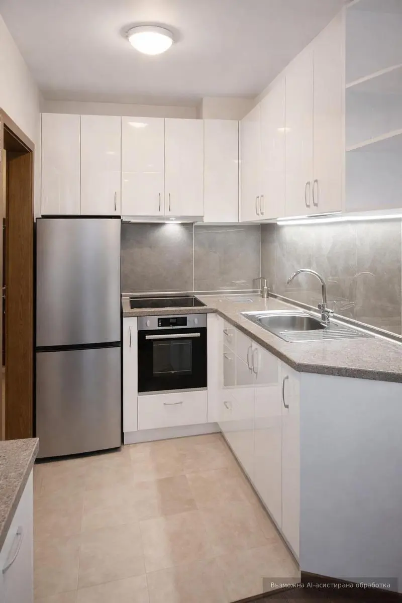 Cucina; elettrodomestici, pavimento in piastrelle, ristrutturato, luce naturale, stile moderno