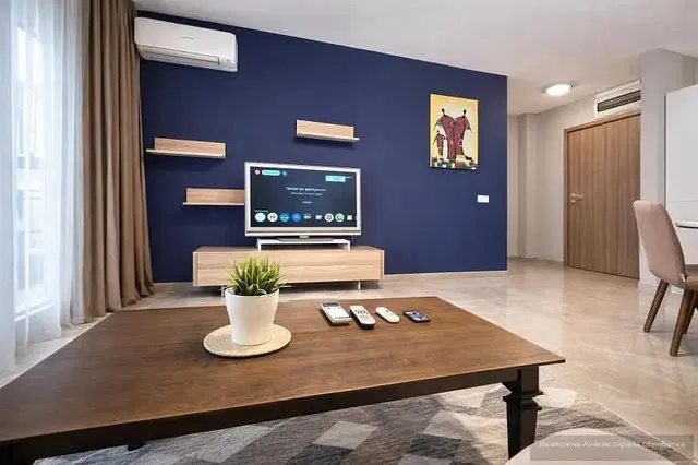 Wohnzimmer; tageslicht, moderner stil, holzboden