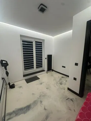 Chambre; lumière naturelle, carrelage, rénové