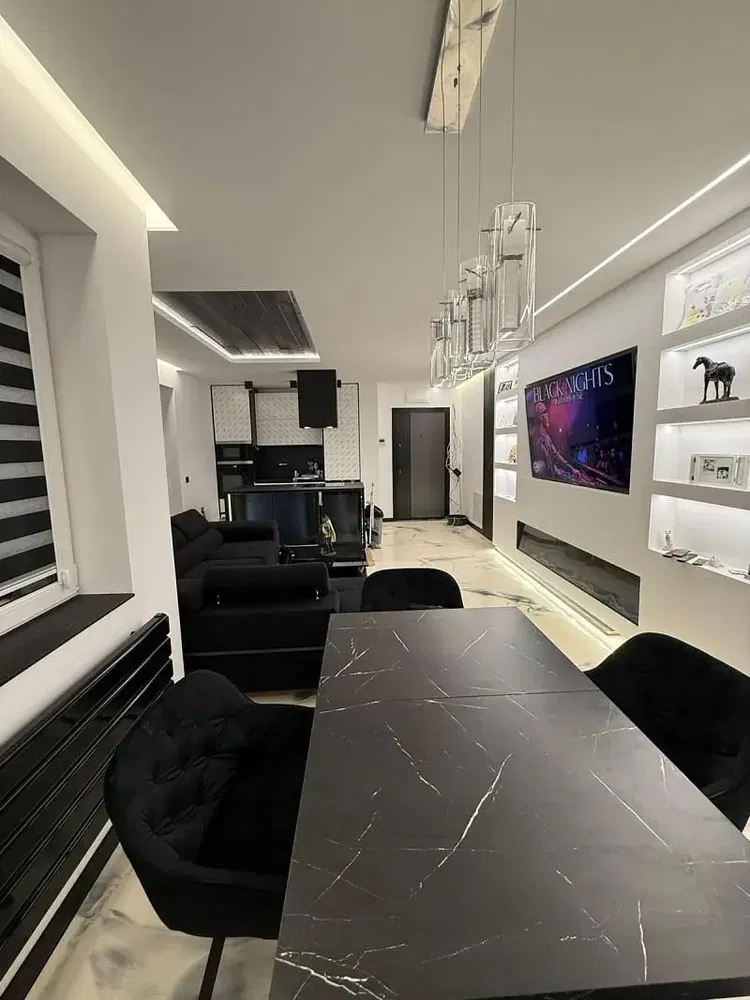 Salon; style moderne, carrelage, lumière naturelle, rénové