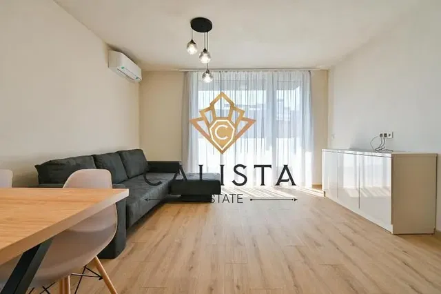 Soggiorno; luce naturale, stile moderno, pavimento in legno