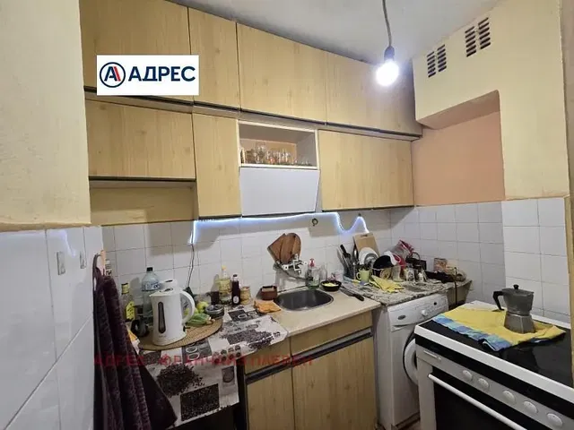 Cuisine; électroménager, carrelage, nécessite rénovation