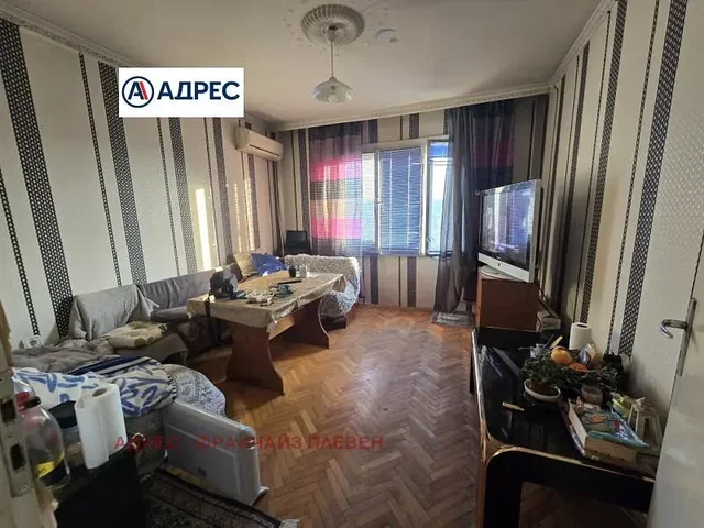 Salon; parquet, lumière naturelle