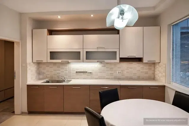 Cucina; elettrodomestici, pavimento in piastrelle, luce naturale, stile moderno