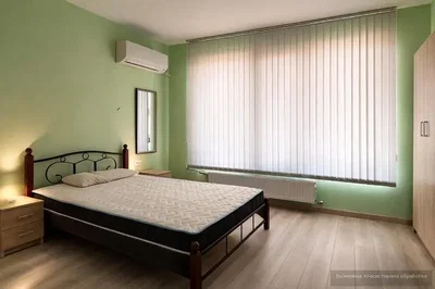 Camera da letto; luce naturale, pavimento in legno