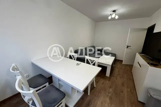 Soggiorno; pavimento in legno, stile moderno