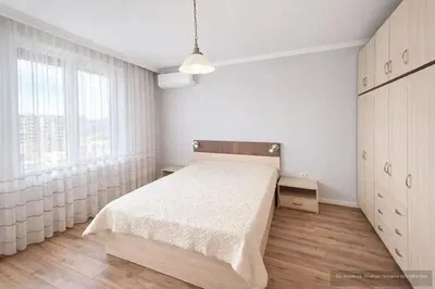 Camera da letto; luce naturale, pavimento in legno