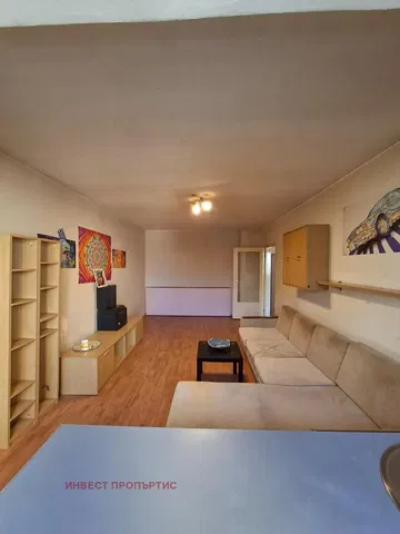 Obývačka; moderný štýl, prirodzené svetlo