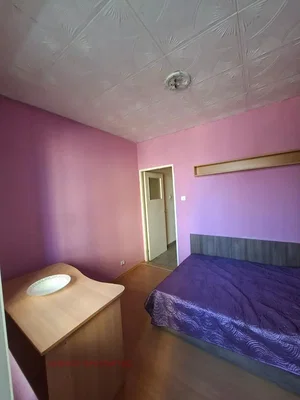 Ložnice; přirozené světlo, moderní styl