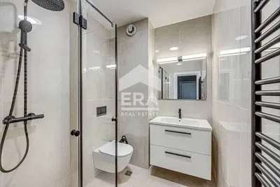 Salle de bain; carrelage, rénové, lumière naturelle, style moderne