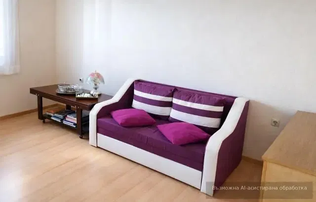 Soggiorno; luce naturale, pavimento in legno