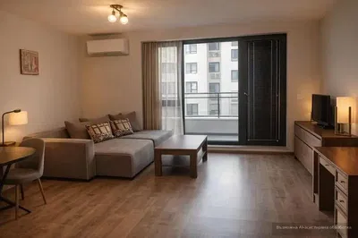 Soggiorno; luce naturale, stile moderno, pavimento in legno