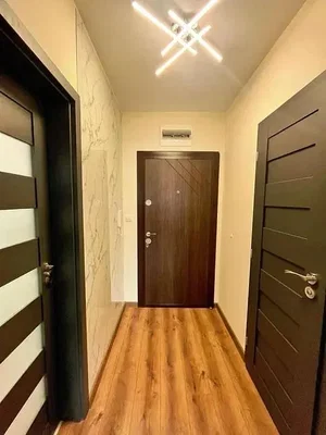 Guardaroba; pavimento in legno, luce naturale