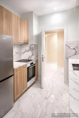 Kuhinja; kućanski aparati, renoviran, prirodna svjetlost, moderan stil, pločice