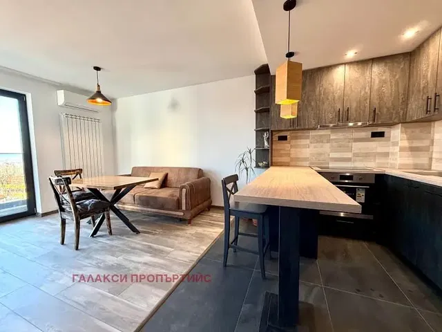 Mutfak; manzara, modern stil, fayans zemin, doğal ışık