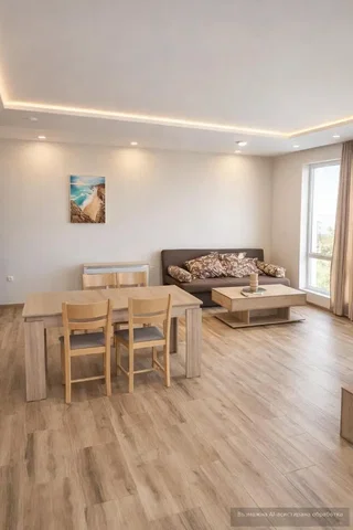 Soggiorno; luce naturale, stile moderno, pavimento in legno