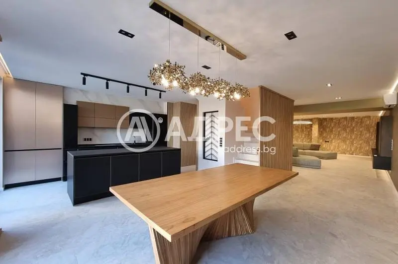 Cuisine; style moderne, lumière naturelle, parquet