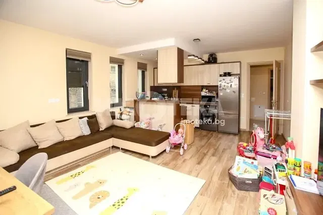 Salon; lumière naturelle, style moderne, parquet