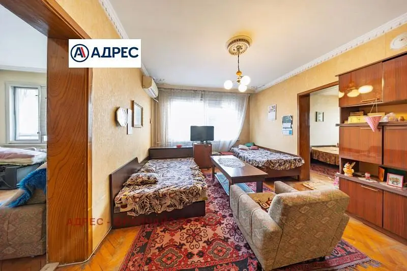 Salon; lumière naturelle, style rustique