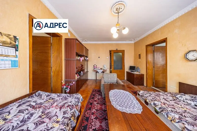 Chambre; parquet, lumière naturelle