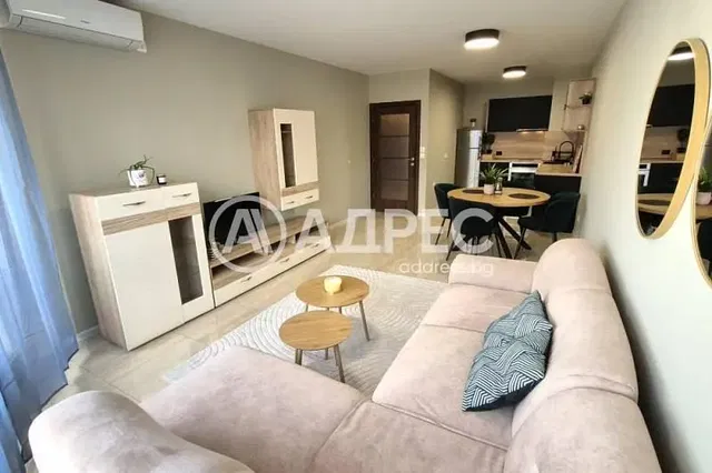 Obývačka; moderný štýl, prirodzené svetlo, dlažba