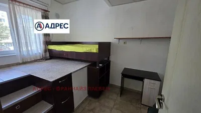 Camera da letto; pavimento in piastrelle, pavimento in legno