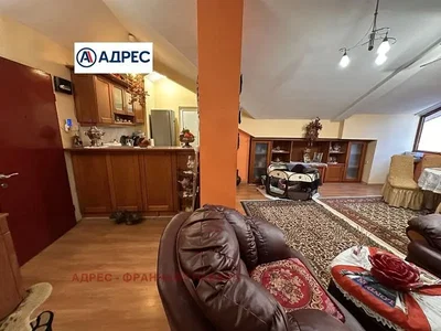 غرفة معيشة; أرضية خشبية, أسلوب ريفي, ضوء طبيعي