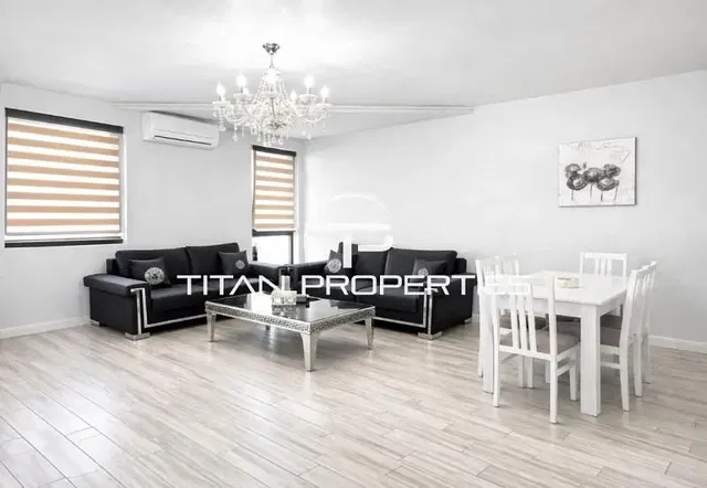 Obývačka; moderný štýl, drevená podlaha, prirodzené svetlo