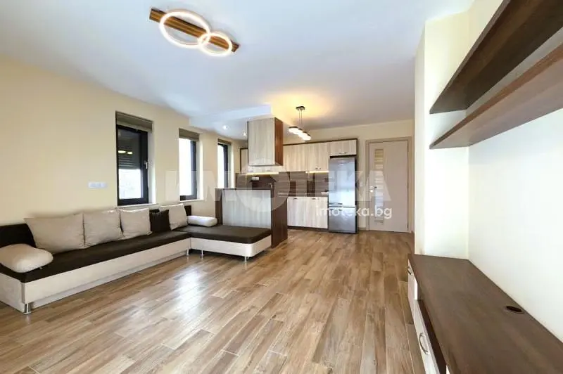 Salon; lumière naturelle, parquet, style moderne