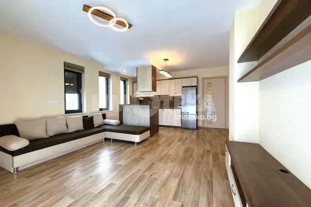 Salon; lumière naturelle, parquet, style moderne