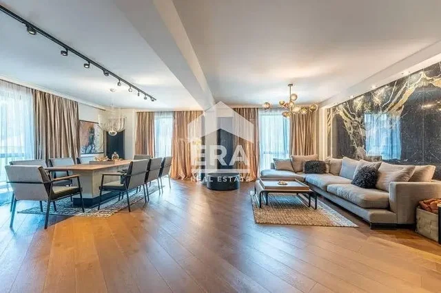 Soggiorno; pavimento in legno, luce naturale, stile moderno