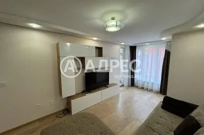 Soggiorno; luce naturale, pavimento in legno, stile moderno