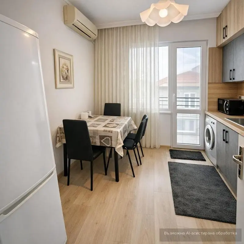 Mutfak; doğal ışık, ahşap zemin