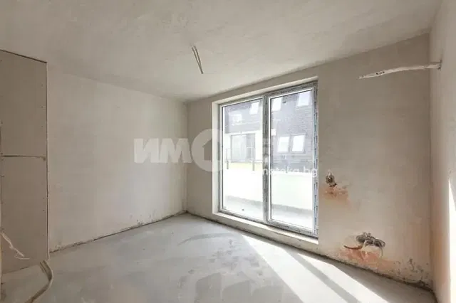 Autre; nécessite rénovation, lumière naturelle