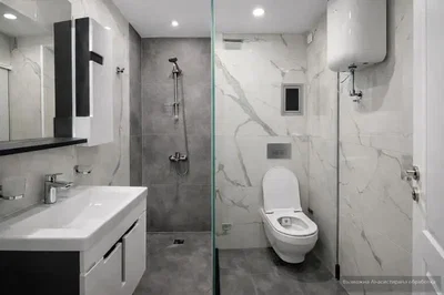 Banyo; fayans zemin, tadilatlı, doğal ışık, modern stil