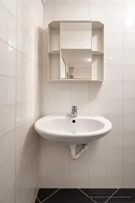 Tuvalet; fayans zemin, doğal ışık